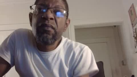 Snapshot of arteblazze chatting on 02.13.25 Arteblazze not daddy boy bitch or nigga online show from 02.13.25