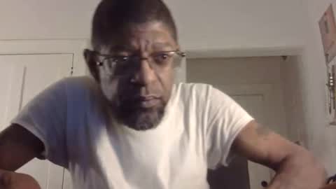 Snapshot of arteblazze chatting on 02.16.25 Arteblazze not daddy boy bitch or nigga online show from 02.16.25