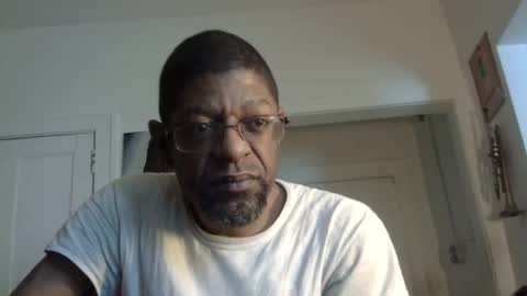 Snapshot of arteblazze chatting on 02.16.25 Arteblazze not daddy boy bitch or nigga online show from 02.16.25