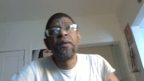 Snapshot of arteblazze chatting on 02.18.25 Arteblazze not daddy boy bitch or nigga online show from 02.18.25