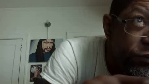 Snapshot of arteblazze chatting on 02.21.25 Arteblazze not daddy boy bitch or nigga online show from 02.21.25