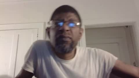 Snapshot of arteblazze chatting on 02.22.25 Arteblazze not daddy boy bitch or nigga online show from 02.22.25