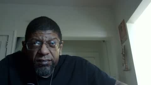 Snapshot of arteblazze chatting on 02.24.25 Arteblazze not daddy boy bitch or nigga online show from 02.24.25