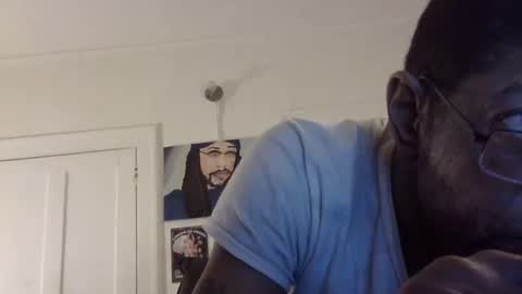 Snapshot of arteblazze chatting on 02.27.25 Arteblazze not daddy boy bitch or nigga online show from 02.27.25