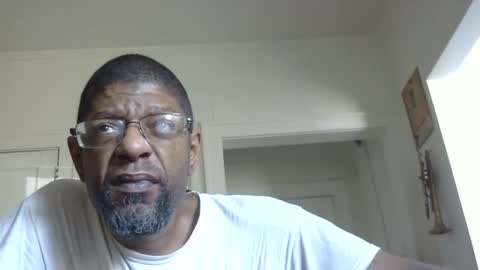 Snapshot of arteblazze chatting on 03.08.25 Arteblazze not daddy boy bitch or nigga online show from 03.08.25