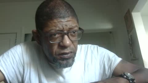 Snapshot of arteblazze chatting on 09.18.25 Arteblazze not daddy boy bitch or nigga online show from 09.18.25