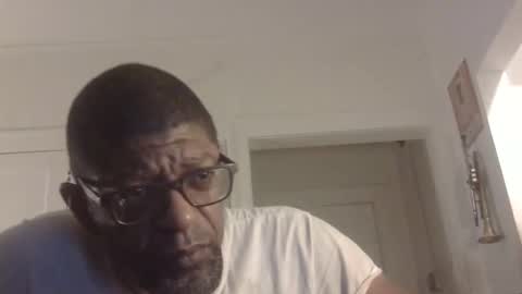 Snapshot of arteblazze chatting on 09.19.25 Arteblazze not daddy boy bitch or nigga online show from 09.19.25