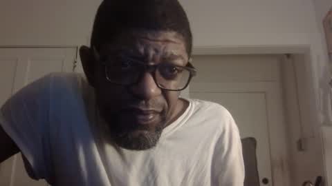 Snapshot of arteblazze chatting on 10.04.25 Arteblazze not daddy boy bitch or nigga online show from 10.04.25