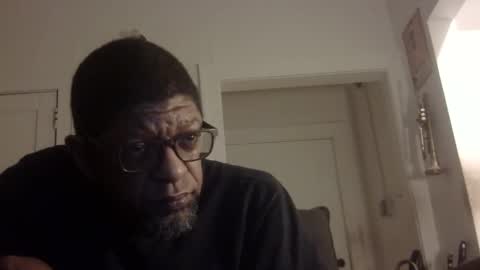 Snapshot of arteblazze chatting on 10.05.25 Arteblazze not daddy boy bitch or nigga online show from 10.05.25