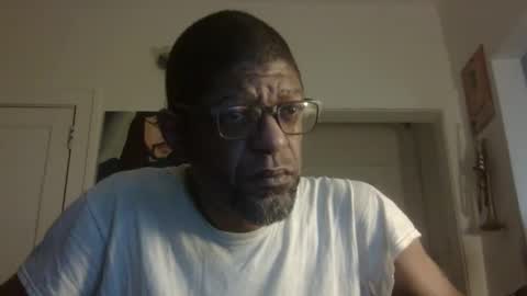 Snapshot of arteblazze chatting on 10.07.25 Arteblazze not daddy boy bitch or nigga online show from 10.07.25