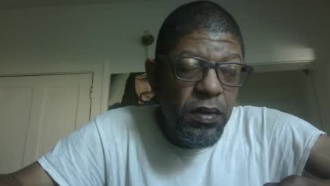 Snapshot of arteblazze chatting on 10.09.25 Arteblazze not daddy boy bitch or nigga online show from 10.09.25