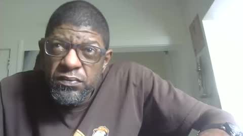 Snapshot of arteblazze chatting on 10.11.25 Arteblazze not daddy boy bitch or nigga online show from 10.11.25