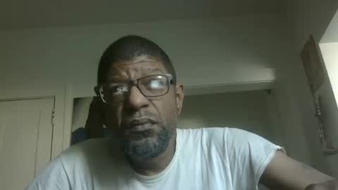 Snapshot of arteblazze chatting on 10.12.25 Arteblazze not daddy boy bitch or nigga online show from 10.12.25