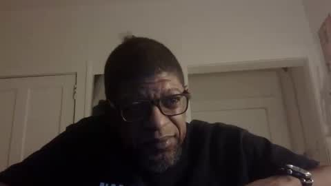 Snapshot of arteblazze chatting on 10.13.25 Arteblazze not daddy boy bitch or nigga online show from 10.13.25