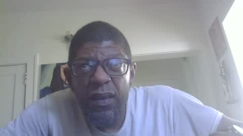 Snapshot of arteblazze chatting on 10.15.25 Arteblazze not daddy boy bitch or nigga online show from 10.15.25