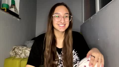 Mia  online show from 03.17.26