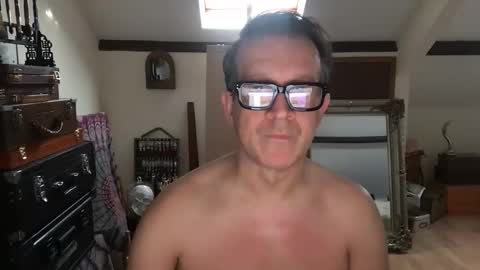 artisterotic online show from 11.20.25