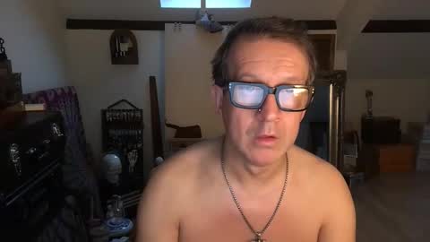 artisterotic online show from 12.21.25