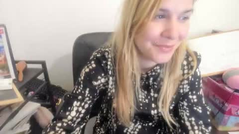 Snapshot of artsyandcraftsy_ chatting on 04.16.26 MIA online show from 04.16.26
