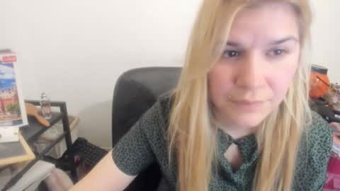 Snapshot of artsyandcraftsy_ chatting on 04.19.26 MIA online show from 04.19.26
