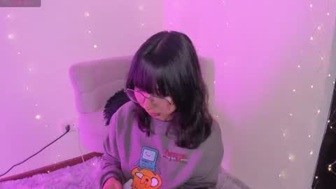 Snapshot of arya_line chatting on 07.23.26 Arys online show from 07.23.26
