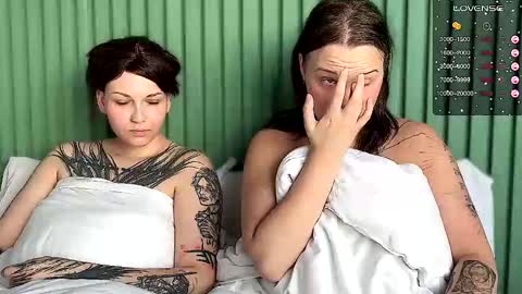 Snapshot of arya_stark7 chatting on 09.12.25 Arya brunett and Cassie blond online show from 09.12.25