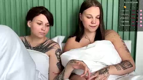 Snapshot of arya_stark7 chatting on 09.15.25 Arya brunett and Cassie blond online show from 09.15.25