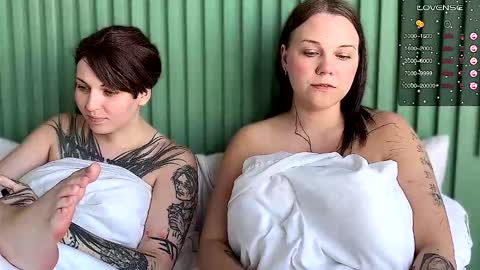 Snapshot of arya_stark7 chatting on 09.20.25 Arya brunett and Cassie blond online show from 09.20.25