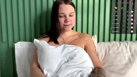 Snapshot of arya_stark7 chatting on 10.07.25 Arya brunett and Cassie blond online show from 10.07.25