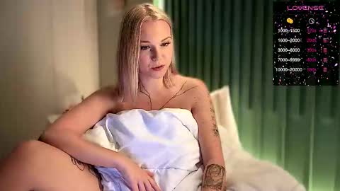 Arya brunett and Cassie blond online show from 01.15.26