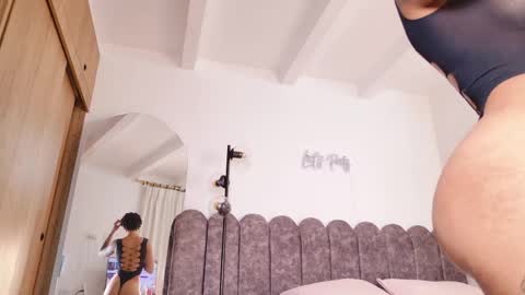 aryascollins online show from 04.10.26