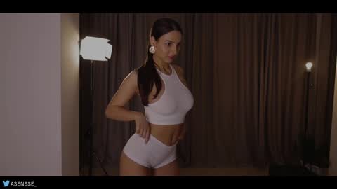 Snapshot of asensse chatting on 03.05.25 Call me Ann online show from 03.05.25