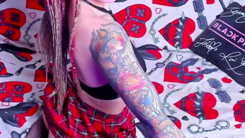 Snapshot of ash_dest1ny chatting on 12.05.24 Ash online show from 12.05.24