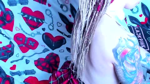 Snapshot of ash_dest1ny chatting on 12.09.24 Ash online show from 12.09.24