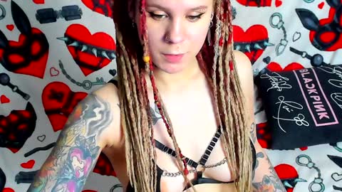 Snapshot of ash_dest1ny chatting on 12.18.24 Ash online show from 12.18.24