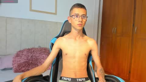 Snapshot of asher_lux chatting on 01.05.26 Asher online show from 01.05.26