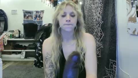 Ashlee Wolf online show from 11.16.25