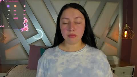 Snapshot of ashleey_bell_ chatting on 05.18.26 Ashley online show from 05.18.26