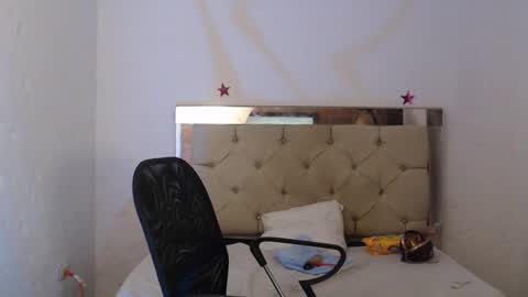 ashley__tylor online show from 02.04.25