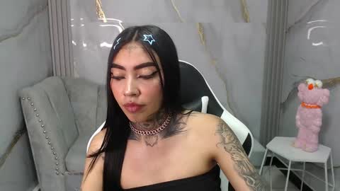 Snapshot of ashley_blum_v chatting on 10.04.25 ashley_blum_v online show from 10.04.25