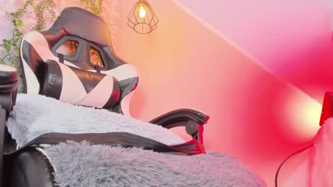 Snapshot of ashley_kim2 chatting on 01.09.25 ASHLEY online show from 01.09.25