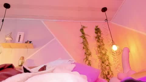 Snapshot of ashley_kim2 chatting on 03.03.25 ASHLEY online show from 03.03.25