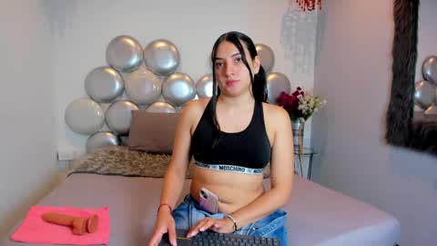 Snapshot of ashley_winterss chatting on 05.13.26 ASHLEY online show from 05.13.26