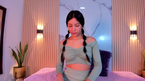 Snapshot of ashleydoll_19 chatting on 12.28.24 Ashley Doll online show from 12.28.24