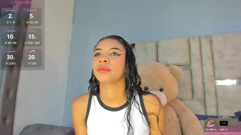 Snapshot of ashleyhiil2 chatting on 10.03.25 AshleyHill online show from 10.03.25