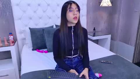 Snapshot of ashleyroberh chatting on 06.17.26 AshleyRoberh online show from 06.17.26