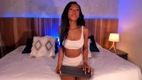 Ashley Santoss online show from 09.26.25