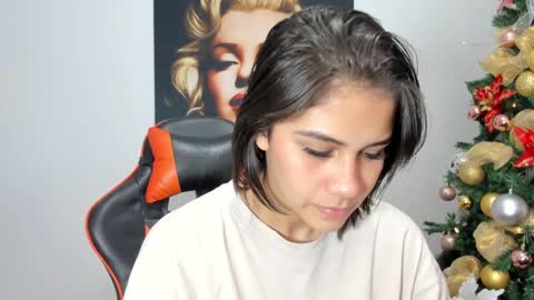 Snapshot of ashleytravis_ chatting on 12.24.24 online show from 12.24.24