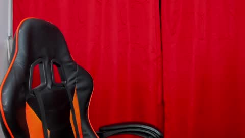 Snapshot of ashleytravis_ chatting on 01.09.25 online show from 01.09.25