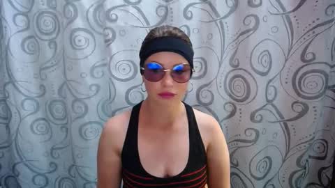 Snapshot of ashly_93 chatting on 04.16.26 engel online show from 04.16.26